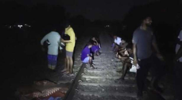 கிளிநொச்சியில் தொடருந்துடன் மோதி பரிதாபமாக உயிரிழந்த குடும்பஸ்தர்