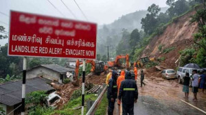 இலங்கையில் மண்சரிவு சிவப்பு எச்சரிக்கை நீடிப்பு