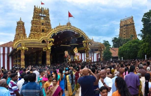 நல்லூர் செல்லும் பக்தர்களுக்கு பொலிஸார் விசேட அறிவித்தல்!