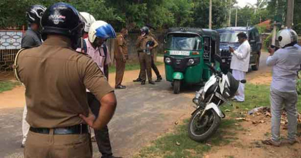 யாழில் வீதியை கடக்க முயன்ற பெண் மோட்டார் சைக்கிள் மோதி பலி