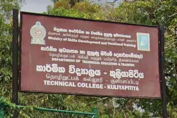 இலங்கையில் பகிடிவதை தாங்க முடியாமல் வாவியில் குதித்த மாணவி