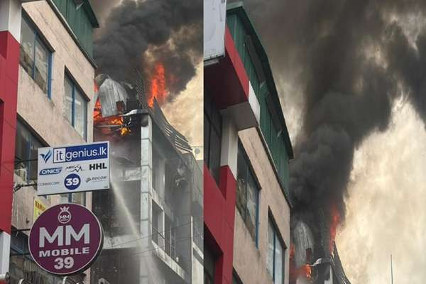 கொழும்பு புறக்கோட்டையில் பாரிய தீ விபத்து