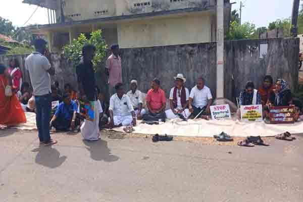 யாழ். தையிட்டியில் அமைக்கப்பட்டுள்ள விகாரைக்கு எதிராக ஆர்ப்பாட்டம்