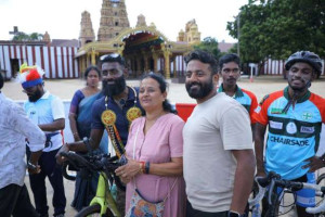 பிரான்ஸிலிருந்து துவிச்சக்கரவண்டியில் யாழ் சென்ற தமிழ் இளைஞன்