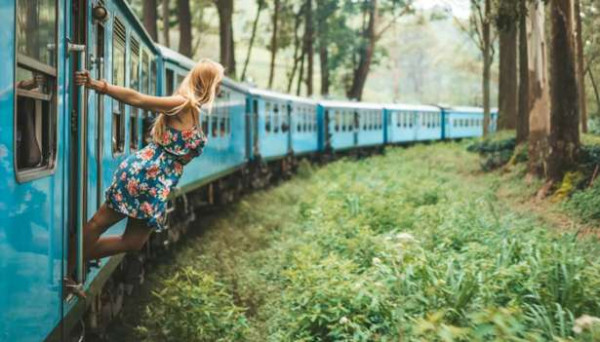 இலங்கையில் ரயிலில் செல்பி எடுத்த வெளிநாட்டு பெண்ணுக்கு நேர்ந்த கதி