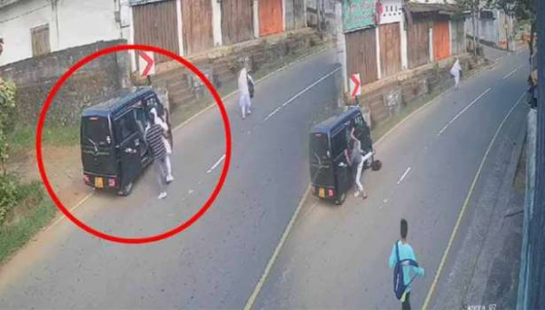 இலங்கையில் இரு சுவர்களுக்கிடையில் சிக்கிய மாணவி