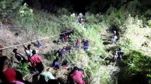  இலங்கையை உலுக்கிய கோர விபத்து - 15 பேர் மரணம் பலர் காயம்