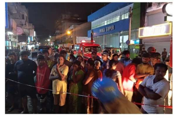 கொழும்பில் இரவில் திடீரென இடிந்துவிழுந்த வீடுகள்! உயிர் தப்பிய மக்கள்