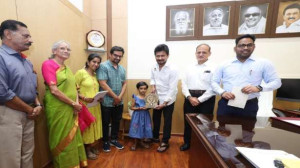 எவரெஸ்ட் சிகரத்தில் 5,364 மீ உயரம் ஏறி சாதனை படைத்த திருநெல்வேலி சிறுமி