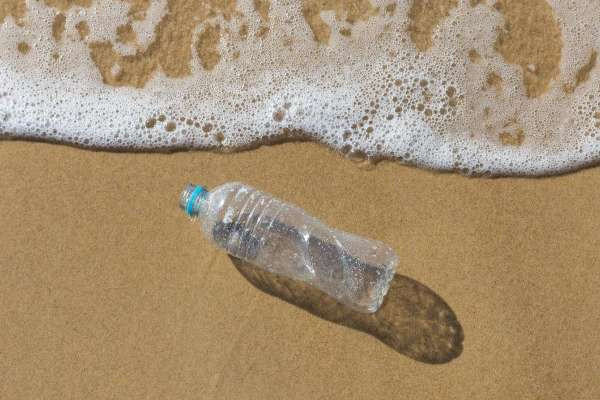 உப்புத் தண்ணீரில் கரையும் புதிய பிளாஸ்டிக் கண்டுபிடிப்பு: ஜப்பான் ஆராய்ச்சியாளர்கள் சாதனை