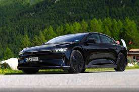 ஒரே சார்ஜில் 1205 கி.மீ. பயணம் - Lucid EV புதிய உலக சாதனை