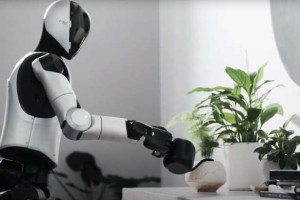 சோதனையாளரை துப்பாக்கியால் சுட்ட மனித ரோபோ - விபரீதமான AI சோதனை