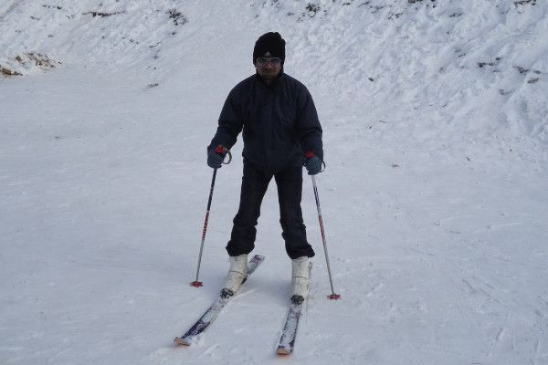  சுவிட்சர்லாந்தில் பனிக்கட்டிக்குள் சிக்கி இருந்த சிறுவன் மீட்பு