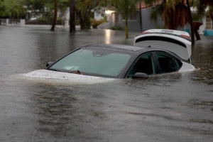 ஆஸ்திரேலியாவில் கடும் புயலுடன் கூடிய பெருமழை  - மீட்பு பணிகள் தீவிரம்