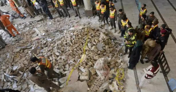 பாகிஸ்தானில் மனித வெடிகுண்டு வெடித்ததில்  பலி எண்ணிக்கை அதிகரிப்பு