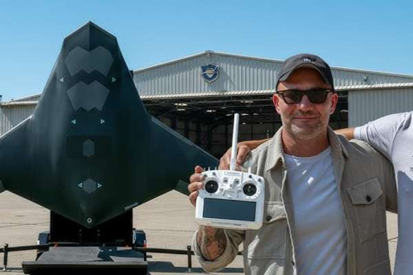 உலகின் முதல் AI போர் விமானத்தை உருவாக்கிய அமெரிக்கா