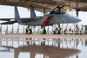 போர் விமானங்களை தயாரிக்கும் ஊழியர்கள் வேலை நிறுத்தம்