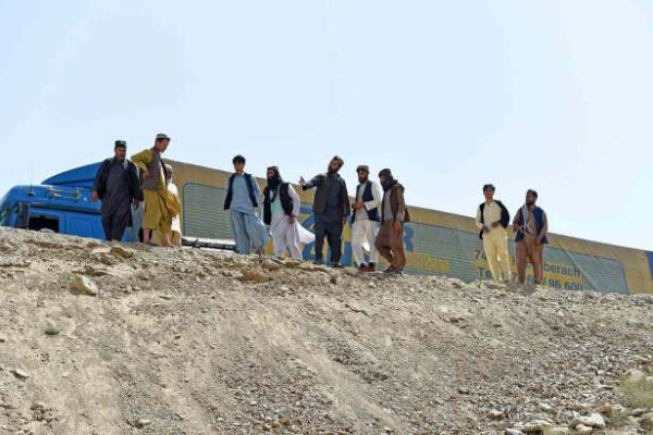 ஆப்கானிஸ்தானில் பஸ் கவிழ்ந்து விபத்து - 26 பேர் பலி ; 27 பேர் காயம்!