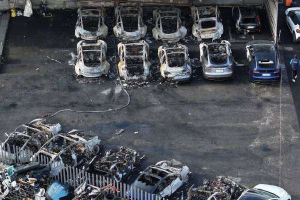 ஐரோப்பா முழுவதும் டெஸ்லா மீது எதிர்ப்பு….! ட்ரம்ப் மிரட்டல்