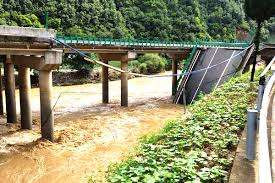 சீனாவில்  பாலம் இடிந்து 11 பேர் பலி - 30 பேர் மாயம்