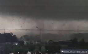 சீன நகரை தாக்கிய பயங்கர சூறாவளி -  5 பேர் பலி, 33 பேர் காயம்