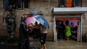 நேபாளத்தில் சீரற்ற காலநிலையினால் 22 பேர் பலி, 12 பேர்   மாயம்