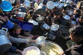 காசாவில் உணவு வாங்க சென்றவர்கள் மீது தாக்குதல் -   6 பேர் பலி