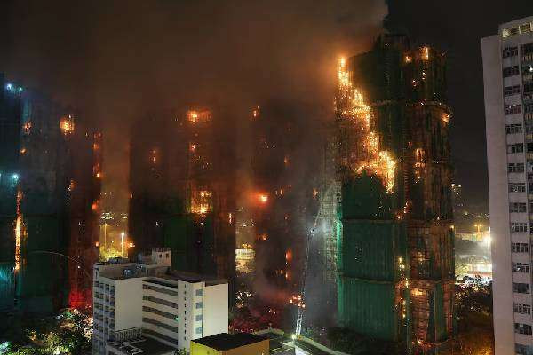 ஹொங்ஹொங்கில் கோர தீ விபத்தில் 40 கடந்த பலி எண்ணிக்கை... 3 பேர் கைது