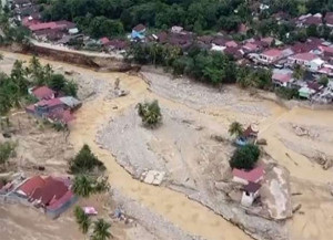 இந்தோனேசியாவில் பெய்து வரும் கன மழை - ஆயிரத்தைக் கடந்த பலி எண்ணிக்கை