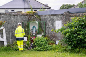 அயர்லாந்தை உலுக்கும் மரணக் காப்பகம் - 11 குழந்தைகளின் உடலங்கள் மீட்பு