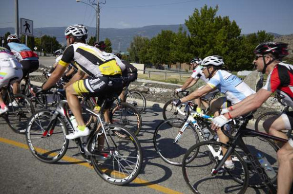 கனடாவில் சைக்கிள் போட்டி நிகழ்வின் போது விபத்து