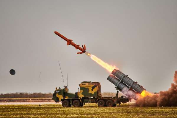 1000 கி.மீ இலக்குகளை தாக்கும் திறன்! மிரட்டும் உக்ரைனின் புதிய "லாங் நெப்டியூன்" ஏவுகணை