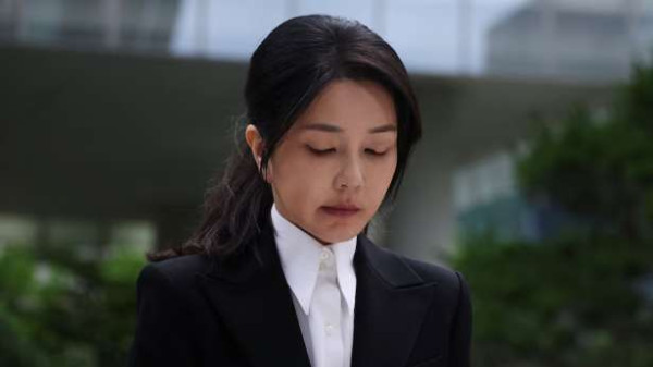 தென் கொரிய முன்னாள் ஜனாதிபதியின் மனைவி கைது!