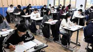 தென்கொரியாவில் மாணவர்கள் தொலைபேசி பயன்படுத்த தடை