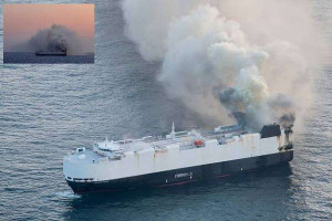 3,000 வாகனங்களுடன் பயணித்த சரக்குக் கப்பலில் பயங்கர தீ…! பசிபிக் பெருங்கடலில் 22 பேர் மீட்பு