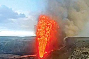 அமெரிக்காவில் எரிமலை வெடிப்பு - 400 அடி உயரத்திற்கு வெளியேறிய நெருப்பு குழம்பு