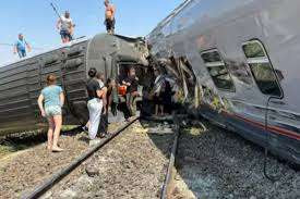 ரஷ்யாவில் மேம்பாலம் இடிந்ததில் கவிழ்ந்த ரயில்- 7 பேர் உயிரிழப்பு