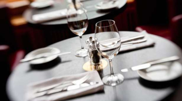 சுவிட்சர்லாந்து புதிதாக திறந்த உணவகம் - உரிமையாளர்களுக்கு காத்திருந்த அதிர்ச்சி