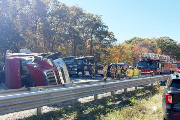 உகாண்டாவில் பல வாகனங்கள் ஒன்றுடன் ஒன்று மோதியதில் 63 பேர் பலி