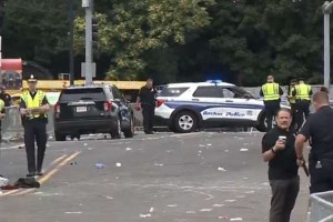 அமெரிக்காவில் துப்பாக்கிச்சூடு - 3 பொலிஸார் உயிரிழிப்பு