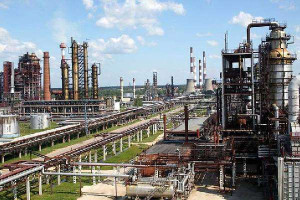 ரஷ்யாவின் மிகப்பெரிய எண்ணெய் சுத்திகரிப்பு ஆலை முடக்கம்