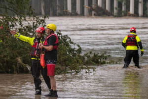 அமெரிக்காவில் பெருவெள்ளம் - 24 பேர் உயிரிழப்பு