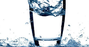 வெறும் வயிற்றில் தண்ணீர் குடிப்பதால் இத்தனை பயன்களா...?