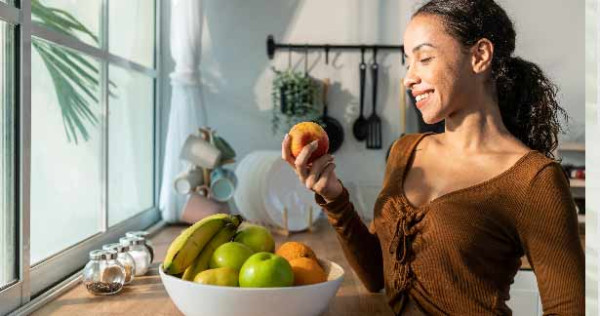 பழங்களை சாப்பாட்டுடன் சேர்ந்து சாப்பிடலாமா?