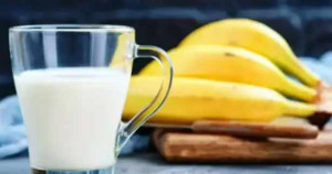 பாலும் பழமும் ஒன்றாக சாப்பிட்டால் ஆபத்தா?