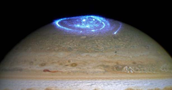 ஜூபிட்டரின் தலையில் ஔிக்கிரீடம்