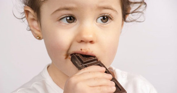 குழந்தைகள் அதிகளவு சாக்லெட் சாப்பிட்டால் ஏற்படும் பிரச்சனைகள்