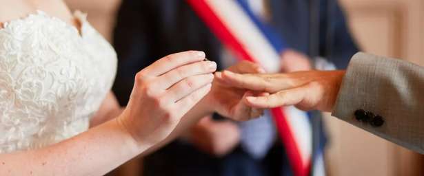 விசா இல்லாத (OQTF) ஆணின் திருமணத்தை மறுத்த Chessy மேயரின் ராஜினாமாவும்  நிராகரிப்பும்!!