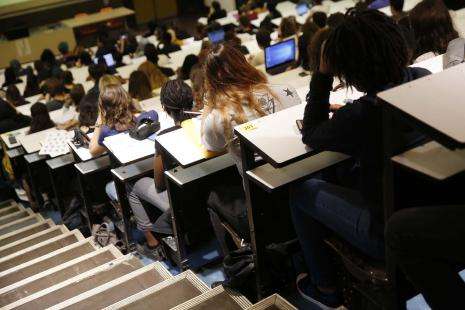 உணவுக்கு வழியில்லை மருத்துவப் கல்வியை நிறுத்தும் 37% சதவீத மாணவர்கள். மருத்துவ மாணவர்களின் தேசிய சங்கம்.