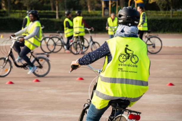 பிரான்சில் இனி துவிச்சக்கர வண்டிகளை செலுத்த 'vélo école' துவிச்சக்கர வண்டி. பயிற்சி நிலையங்கள். 